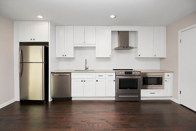 Building Photo - Modern NoDa Duplex Available Today!