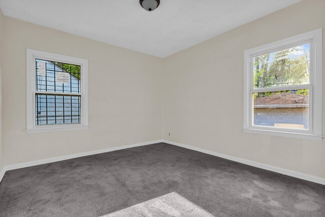 Building Photo - 13575 Rutherford St