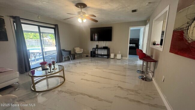 Building Photo - 496 Poinciana Dr