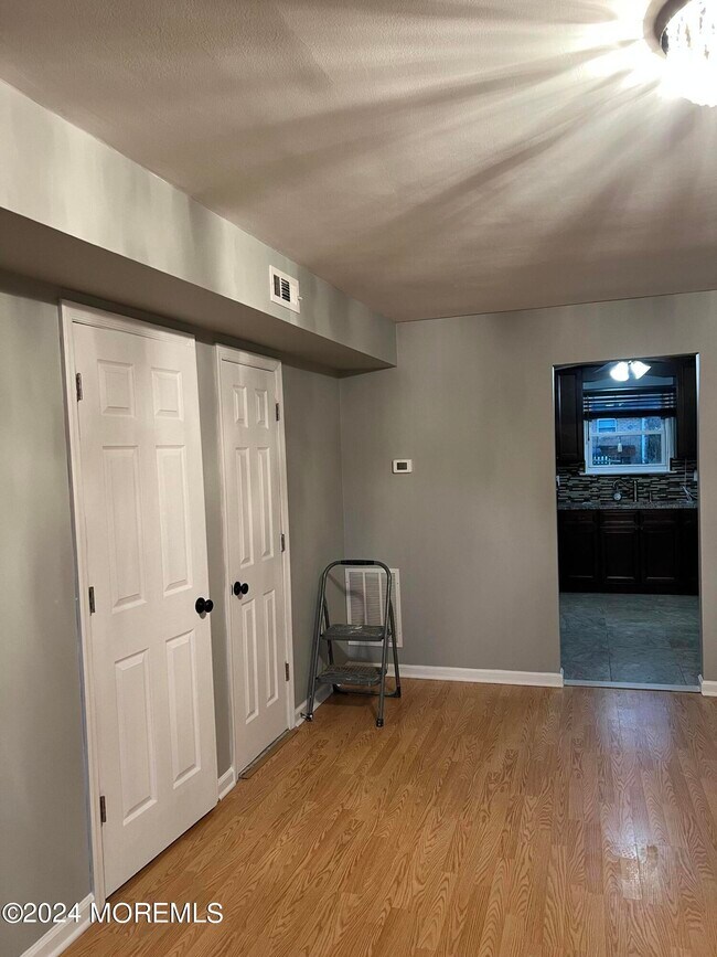 Building Photo - 73 Briar Mills Dr