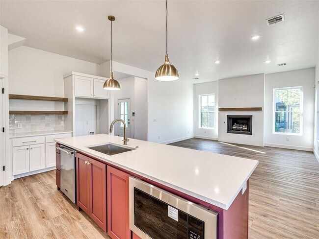 Building Photo - 29612 Memory Ln