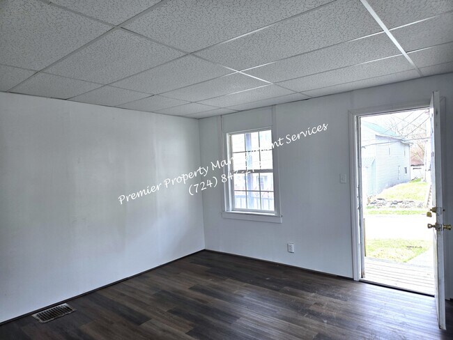 Building Photo - 416 E Reynolds St