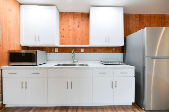 Building Photo - Darling 1 bedroom 1 bath guest house in Rancho Carrillo!