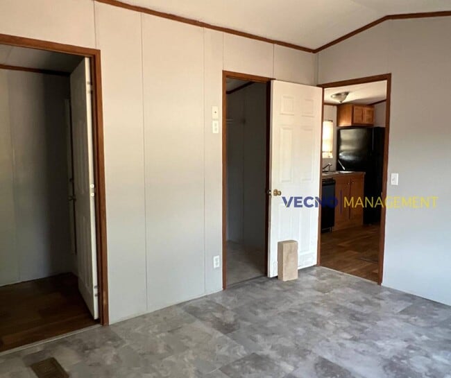 Building Photo - 1819 Country Rd