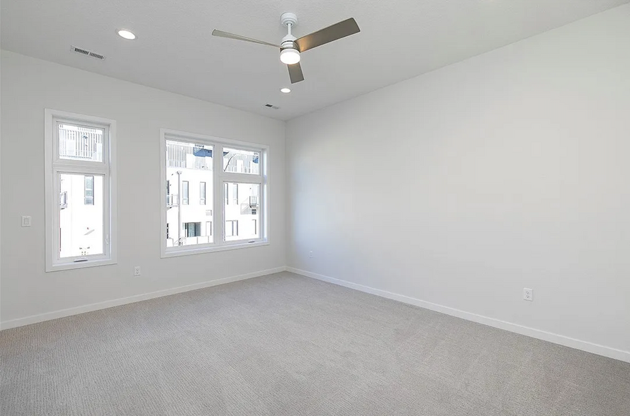 Large master bedroom with walk-in closet. - 216 E Center St