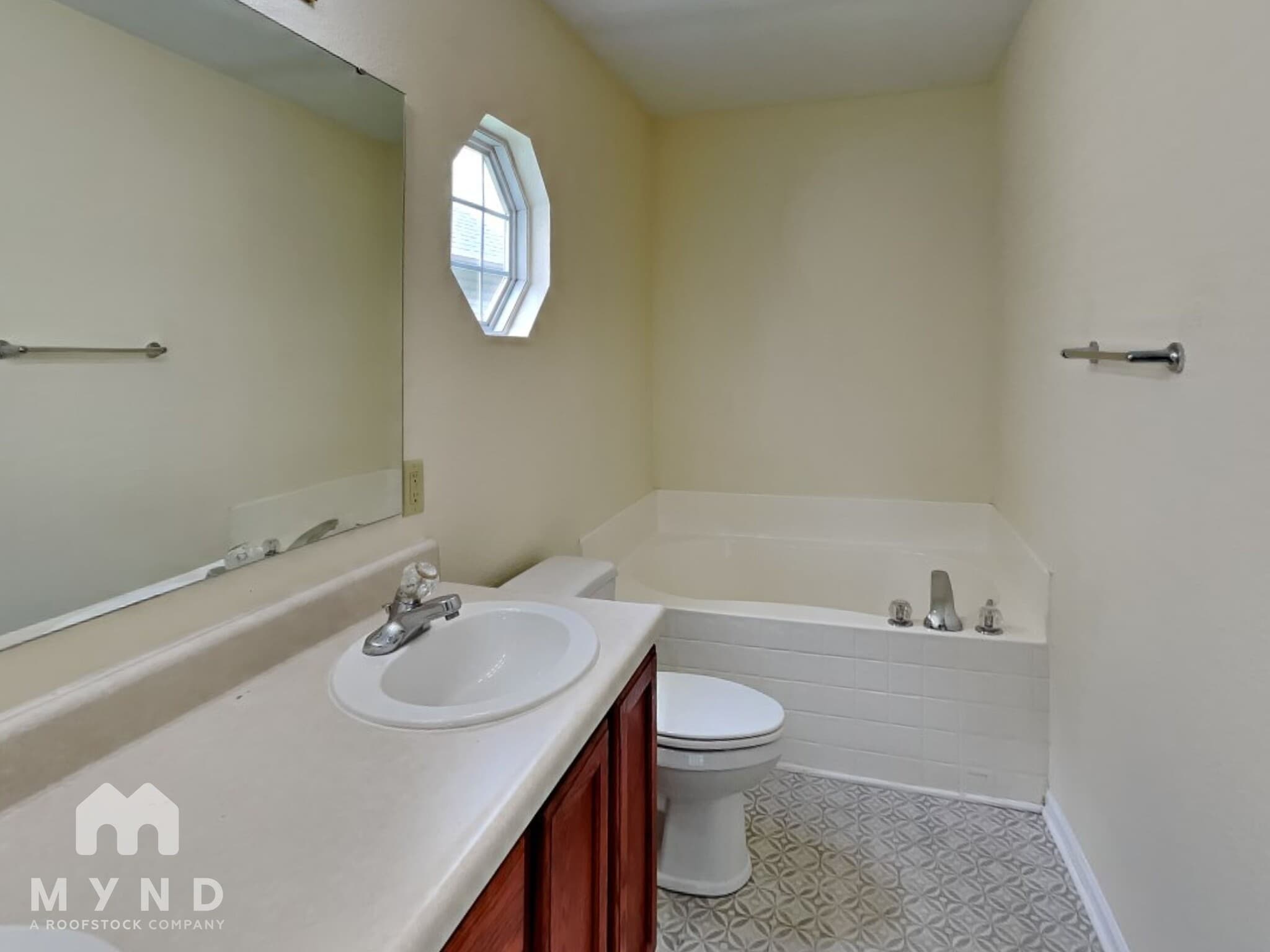 Building Photo - 704 Treyburn Lakes Way