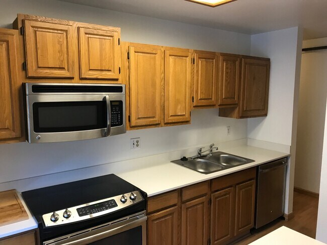 Building Photo - 1 Bedroom Condo Near Downtown WC