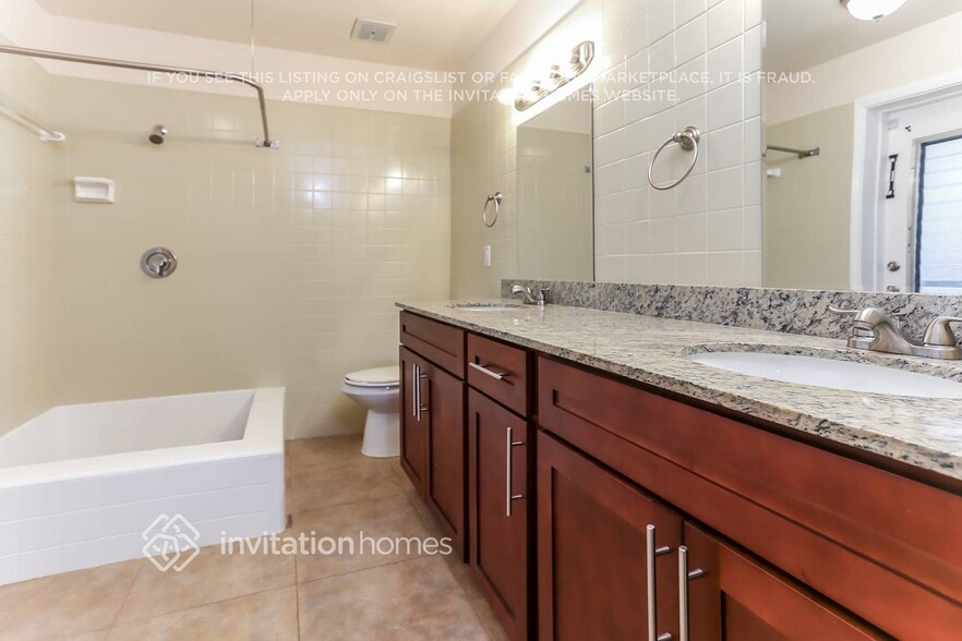 Building Photo - 650 NE 5th St