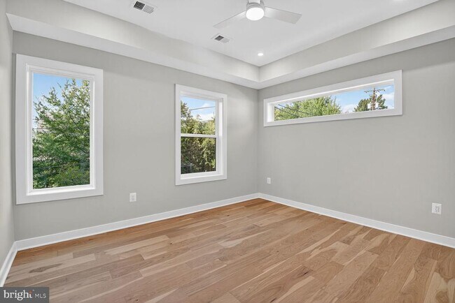 Building Photo - 5310 Cathedral Ave NW