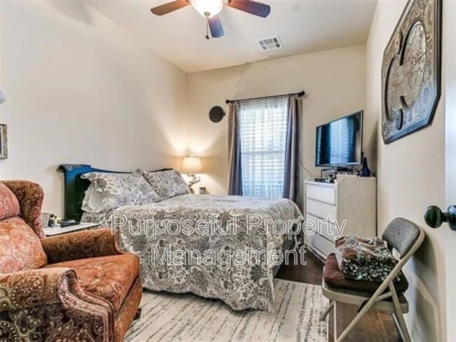 Building Photo - 811 E Mosier St