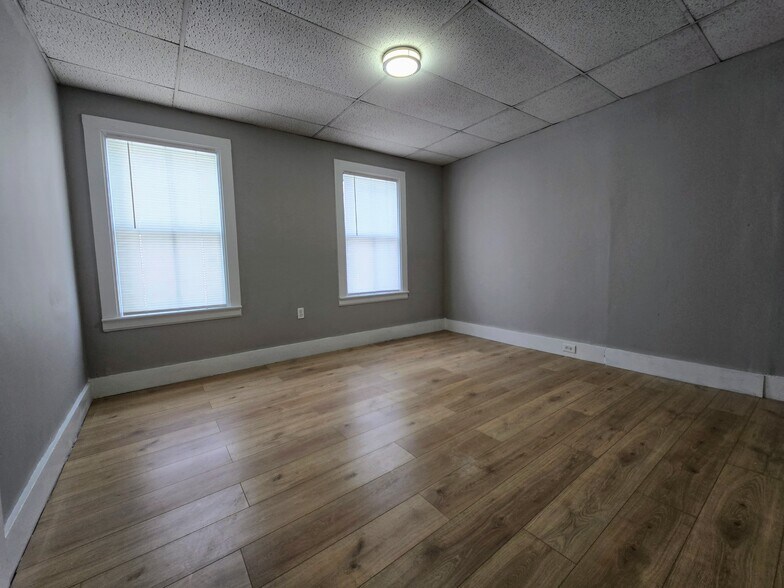 Building Photo - 3 Pearl St