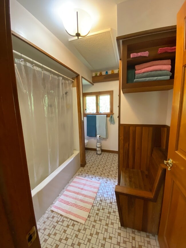 Building Photo - 104 Underwood Rd