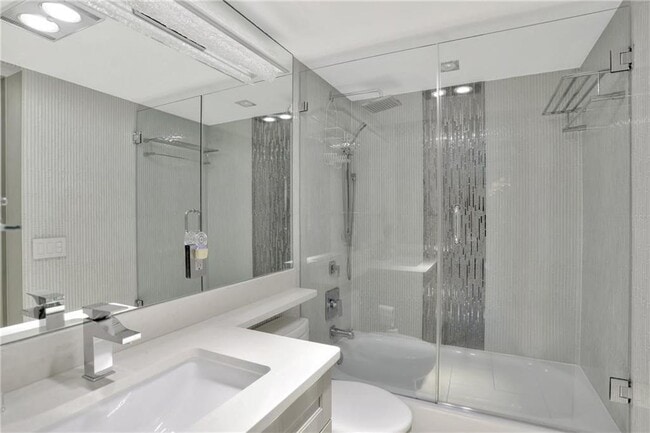 Building Photo - 505 N Riverside Dr