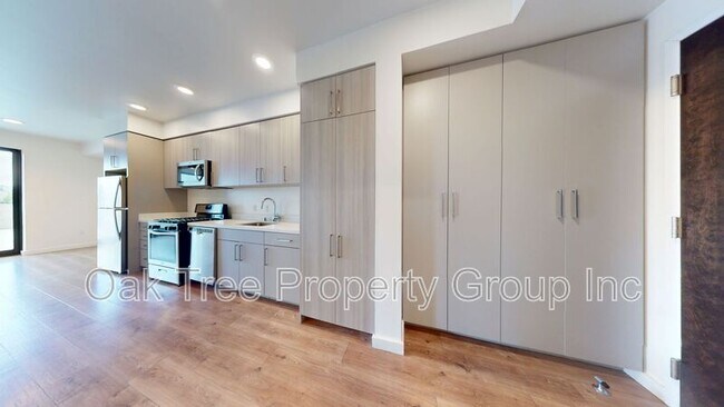 Building Photo - 532 Union St