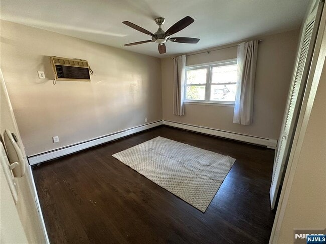 Building Photo - 777 Oakwood Ln