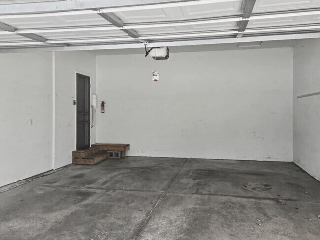 Building Photo - 6156-6158 Fairgrove St