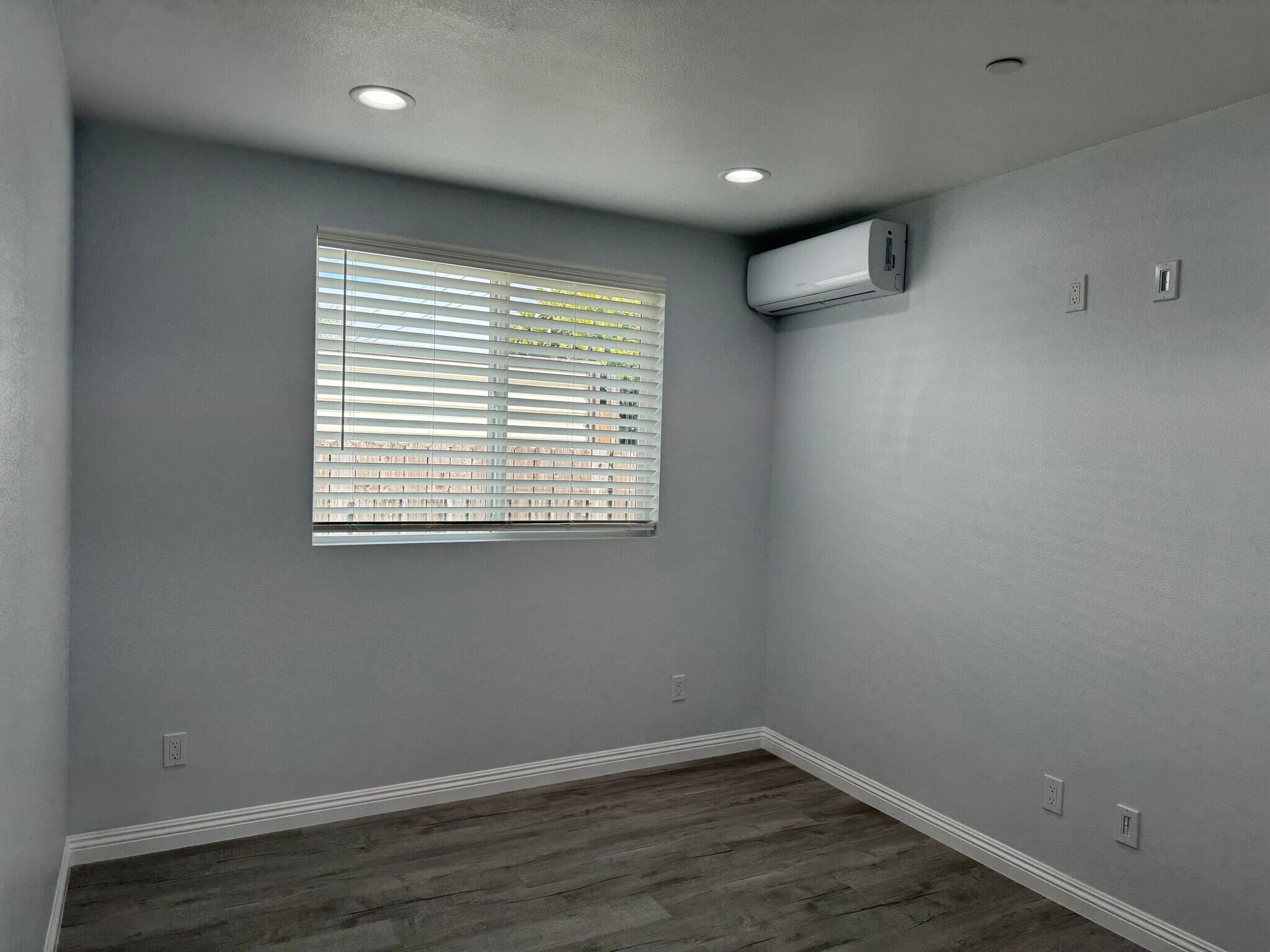 2nd bedroom - 1363 Hudspeth St