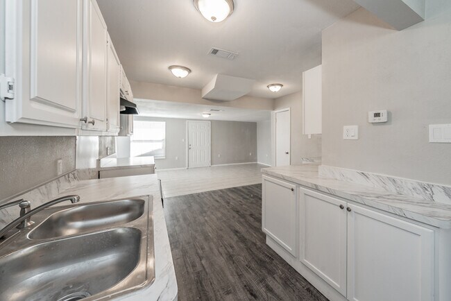 Building Photo - 2914 Scottsbluff Dr