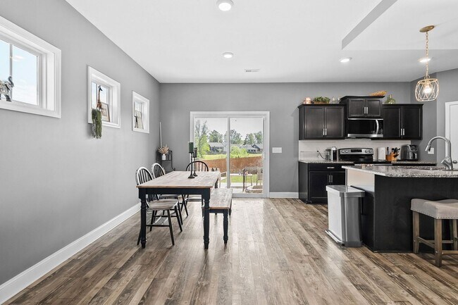 Building Photo - 1116 Eagle's View Dr