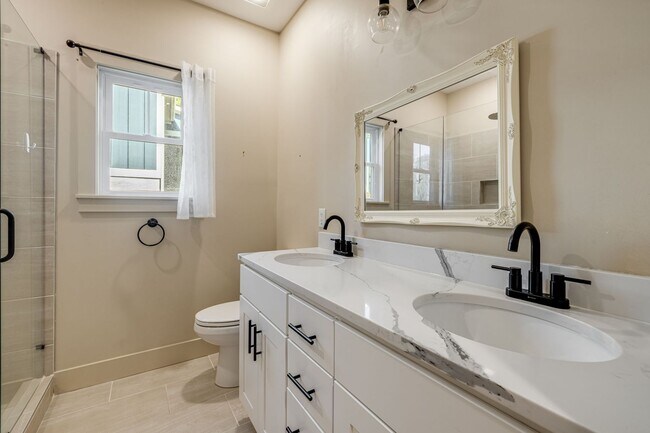 Building Photo - 40 Rangeley Dr