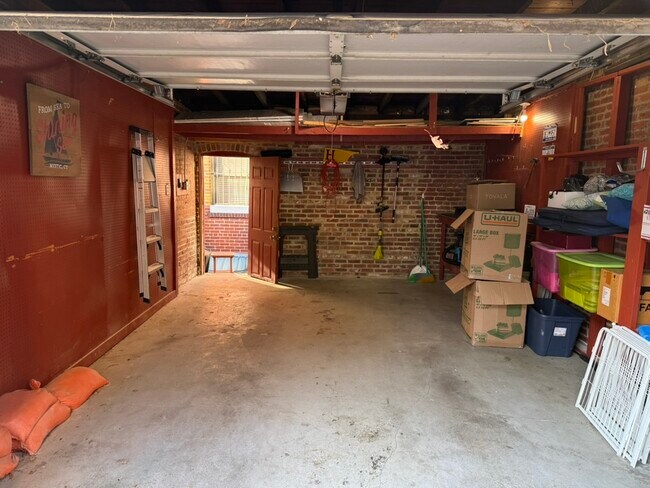 Building Photo - 661 Morris Pl NE