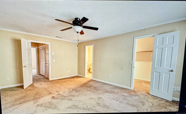Building Photo - 136 Tunxis Village
