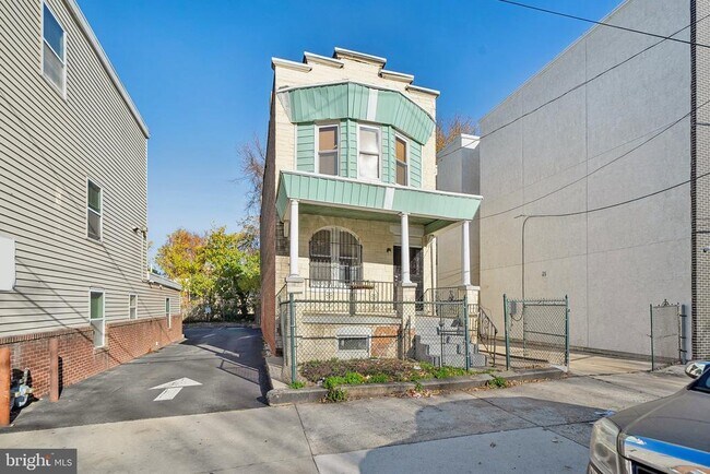 Building Photo - 3817 Haverford Ave