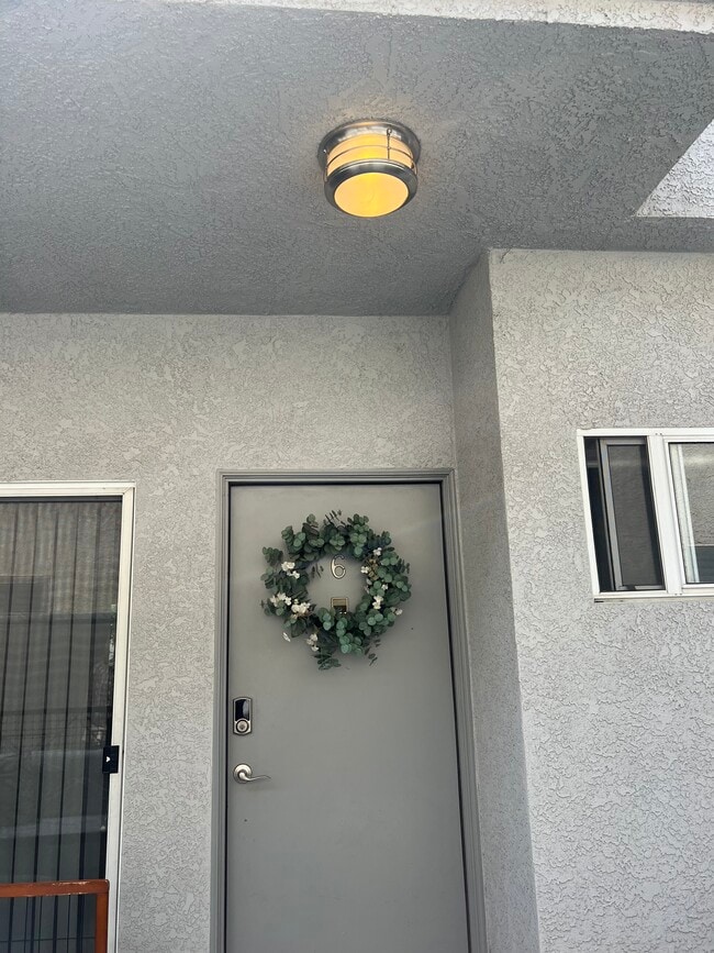 Building Photo - 15153 Burbank Blvd