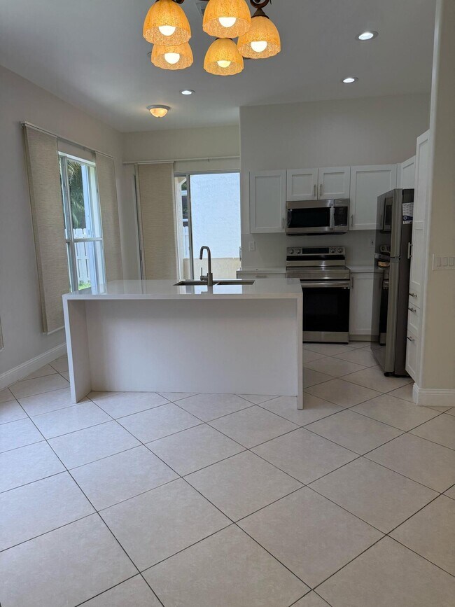 Building Photo - 5076 SW 38th Way