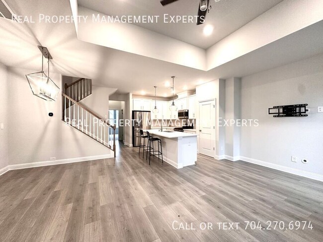 Building Photo - 2113 Statesville Ave