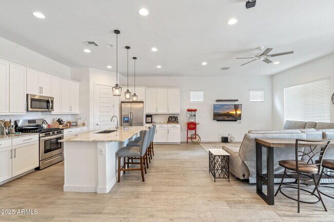 Building Photo - 16423 W Charlotte Dr