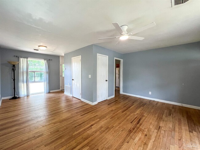 Building Photo - 3631 Forest Glen Dr