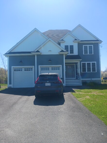 Building Photo - 132 Tiffany St