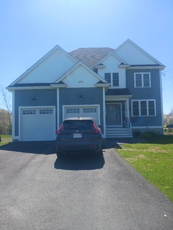 Building Photo - 132 Tiffany St