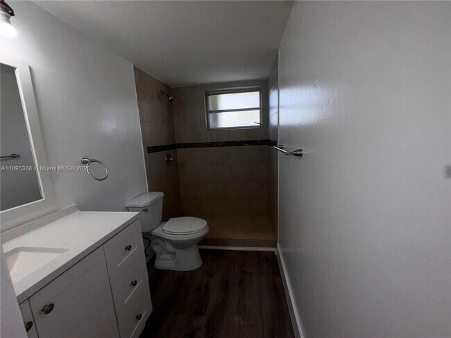 Building Photo - 8405 SW 137th Ave