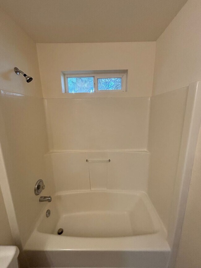 Building Photo - 211 N Lava