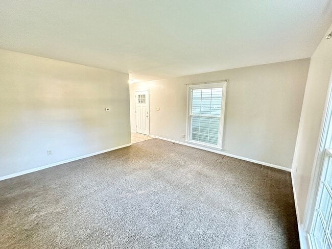 Building Photo - 3003 Killarney Dr