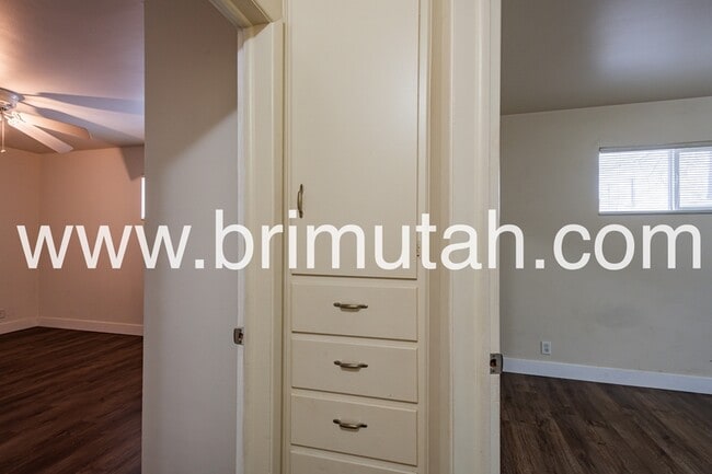 Building Photo - 2241 E Laney Ave