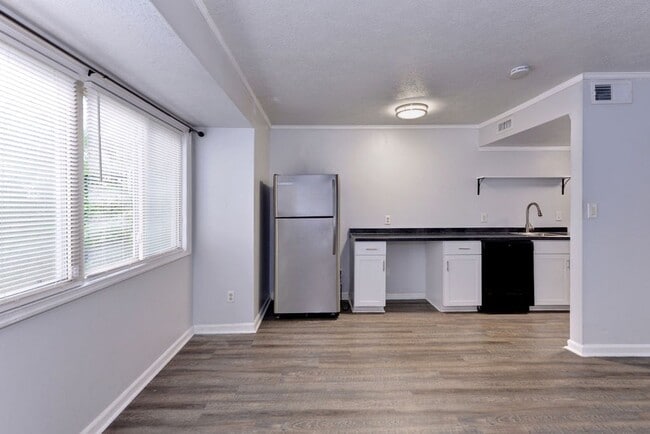 Building Photo - Gated Community Condo in Hampton