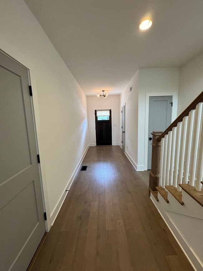 Building Photo - 3 bed. 2.5 bath in East Nashville ready fo...