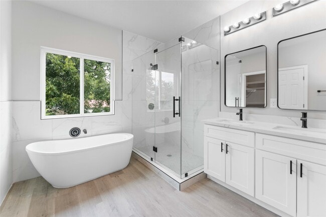 Building Photo - 5420 Lynnfield St