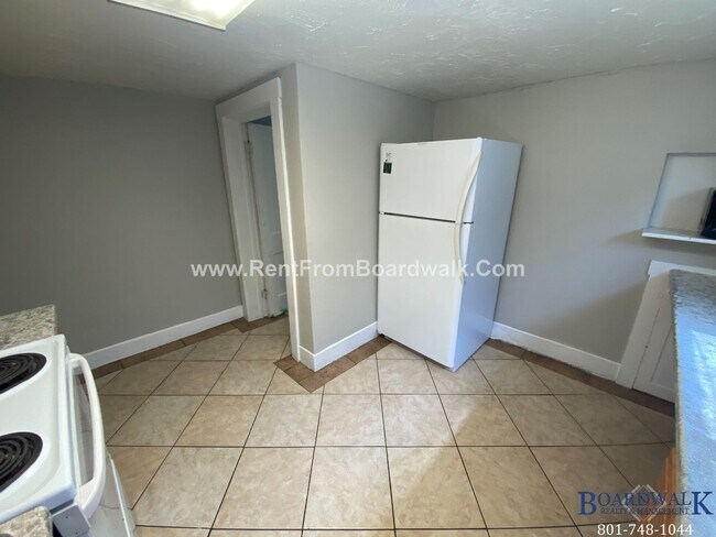 Building Photo - 228/230 S 300 W