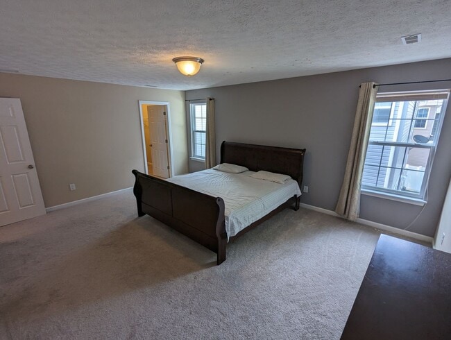 Building Photo - Beautiful 4 Bedroom Home in Amherst Schools.