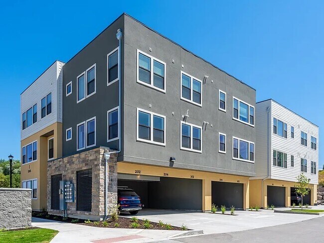 Building Photo - 8362 Iris Lumi Ln