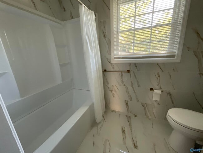 Building Photo - 1805 8th Ave SW