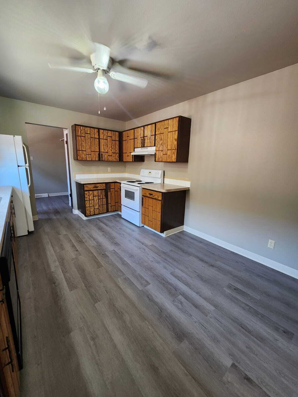 Kitchen - 333 W Concho Dr