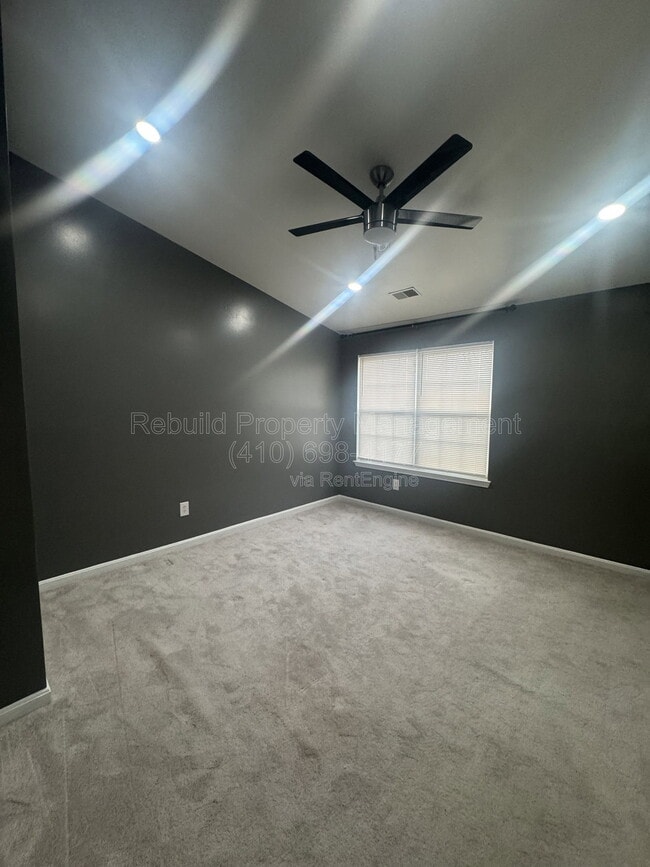 Building Photo - 54 Royalty Cir