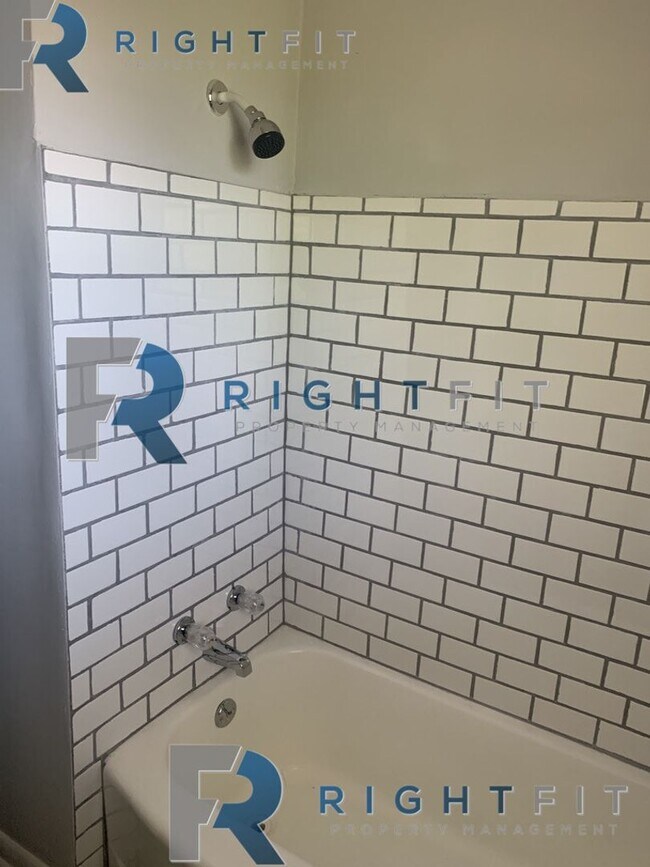 Building Photo - Newly Renovated Home in Columbus