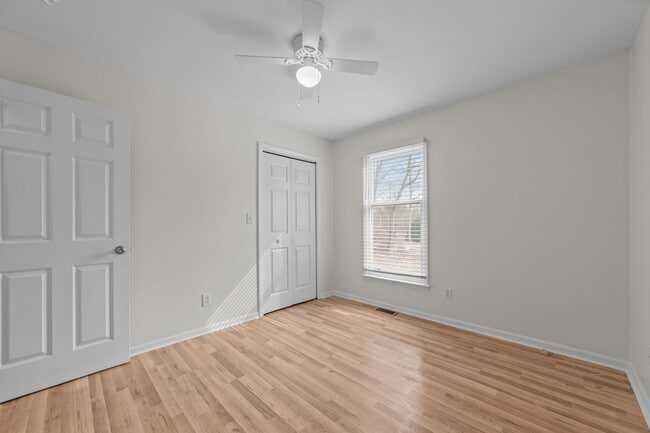 Building Photo - 340 Circle Dr