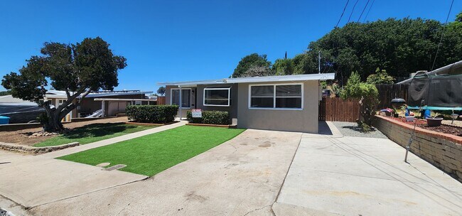 Building Photo - Spacious 3bdr house near College Grove!